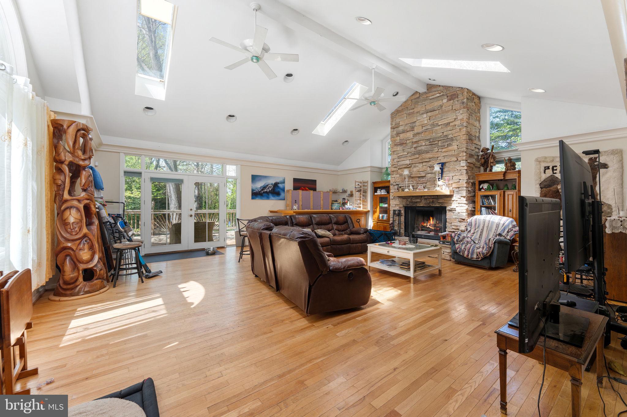 8610 Clydesdale Road Springfield, VA 22151 - Photo 10 of 42 Family room with cathedral ceilings