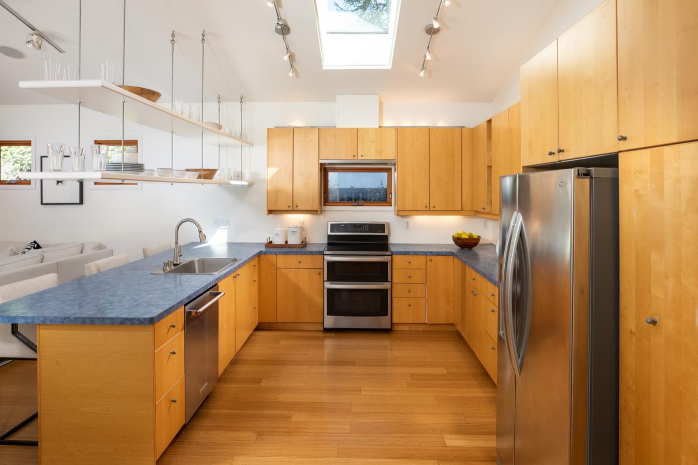 204 Princeton Road Menlo Park, CA 94025 - Photo 13 of 40