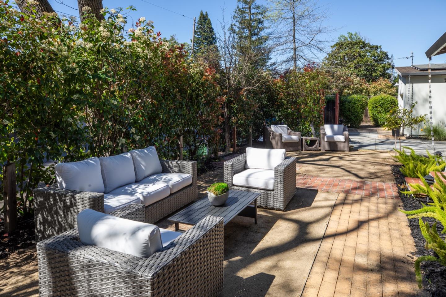 204 Princeton Road Menlo Park, CA 94025 - Photo 6 of 40