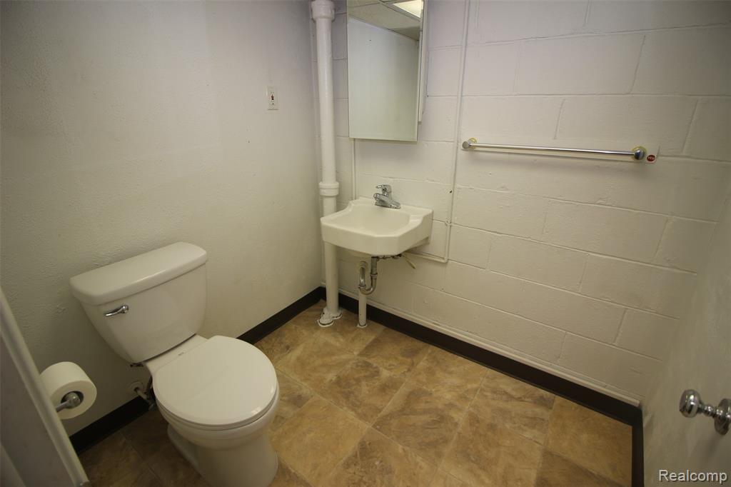 24080 Colgate Street Dearborn Heights, MI 48125 - Photo 30 of 32