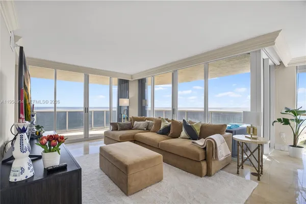 $6,600 | 16711 Collins Avenue, Unit 2007, Sunny Isles Beach, FL 33160