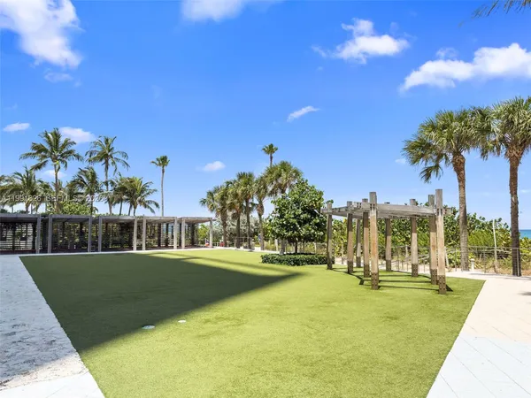 $4,500 | 6899 Collins Avenue, Unit 1009, Miami Beach, FL 33141