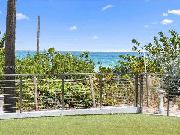 $4,500 | 6899 Collins Avenue, Unit 1009, Miami Beach, FL 33141