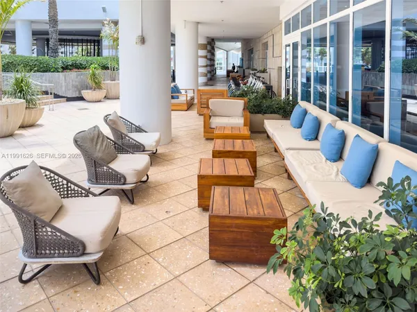 $4,500 | 6899 Collins Avenue, Unit 1009, Miami Beach, FL 33141