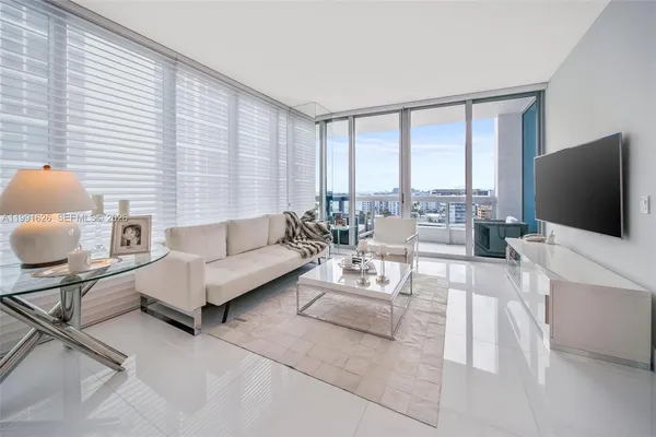 $4,500 | 6899 Collins Avenue, Unit 1009, Miami Beach, FL 33141