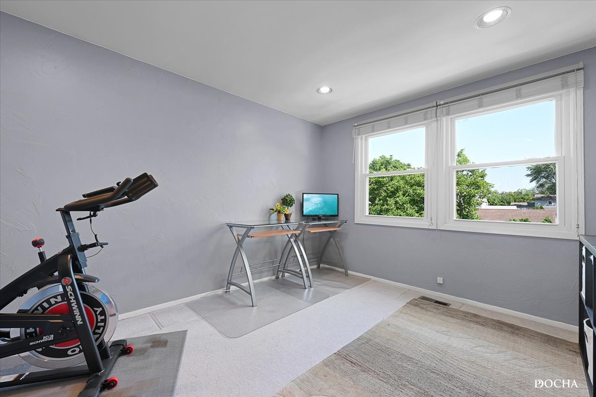 165 Stonegate Road Buffalo Grove, IL 60089 - Photo 20 of 25 a workspace with furniture and a window