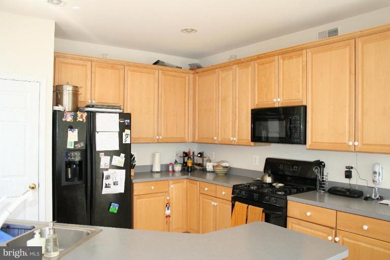 2450 Leyland Ridge Road Herndon, VA 20171 - Photo 5 of 15 Kitchen