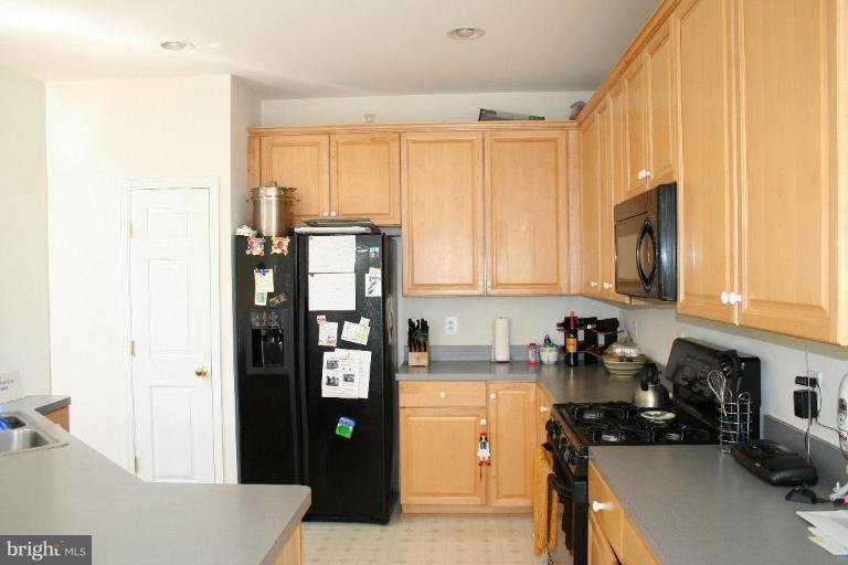 2450 Leyland Ridge Road Herndon, VA 20171 - Photo 6 of 15 Kitchen #2
