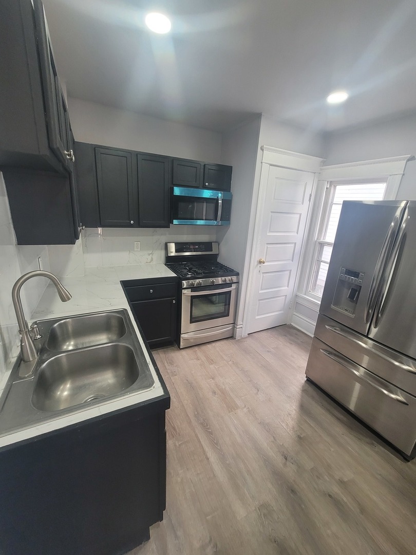 441 North View Street Aurora, IL 60506 - Photo 4 of 15 a kitchen that has a sink and a stove in it