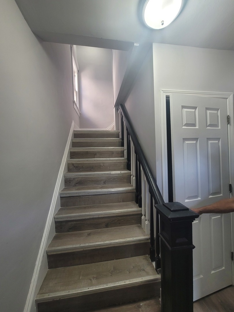 441 North View Street Aurora, IL 60506 - Photo 8 of 15 a view of entryway