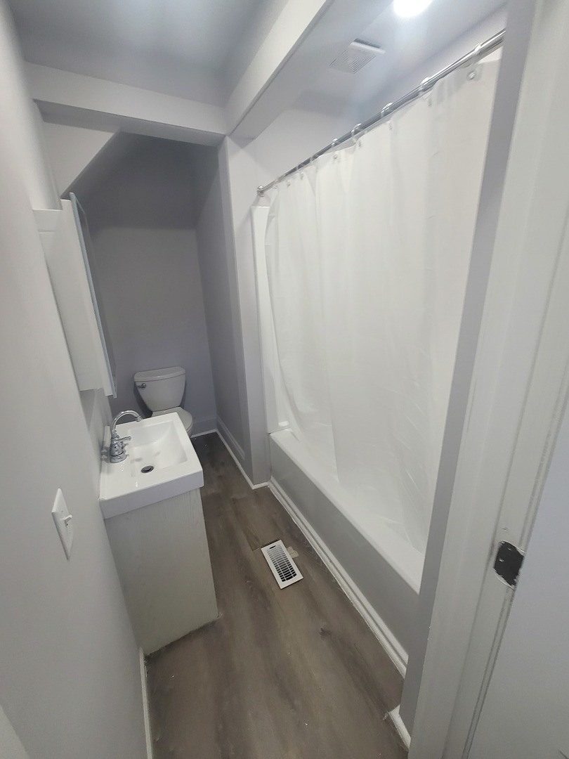 441 North View Street Aurora, IL 60506 - Photo 9 of 15 a utility room with dryer and washer