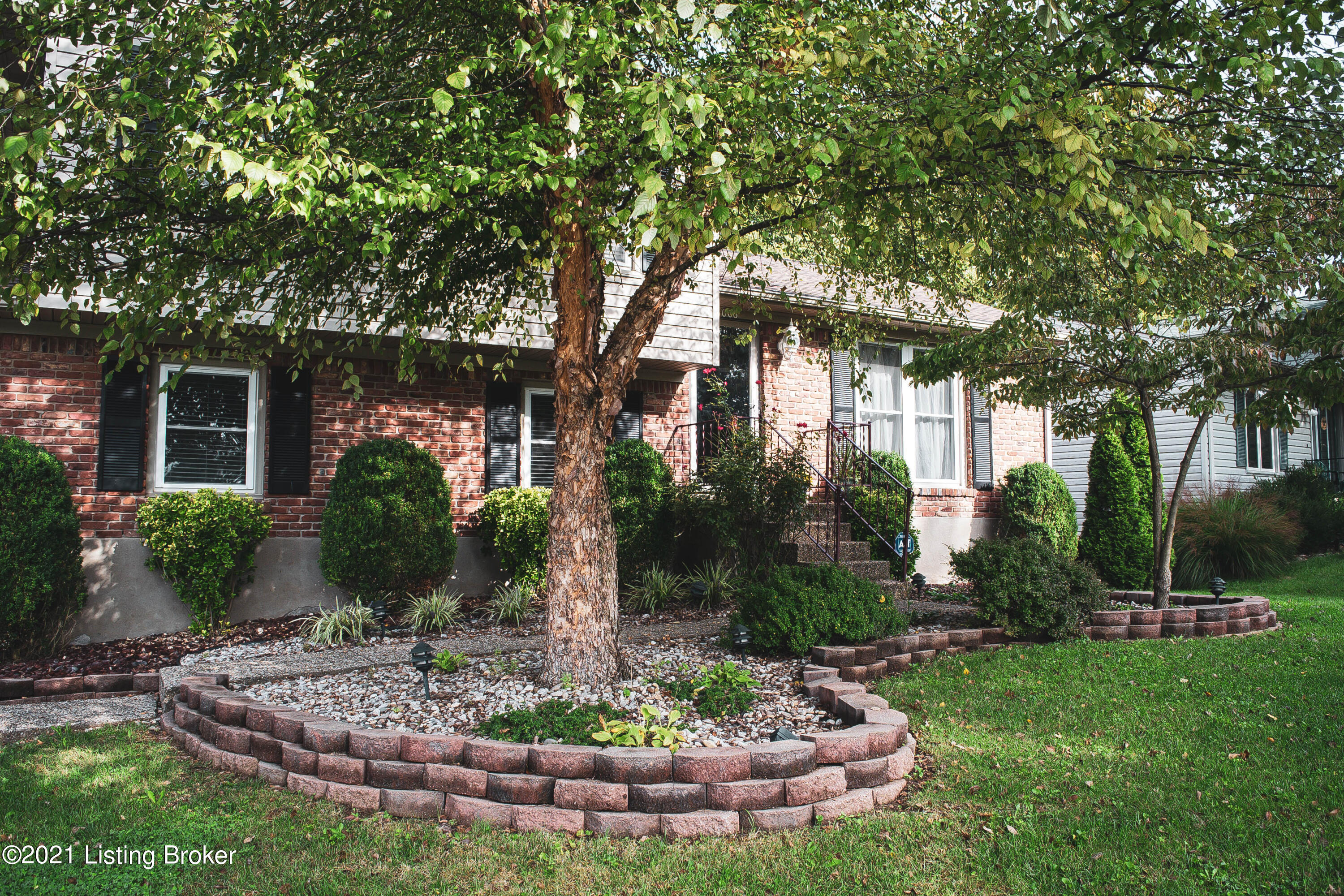 8006 Rochelle Road Louisville, KY 40228 - Photo 1 of 29 DSC_0600