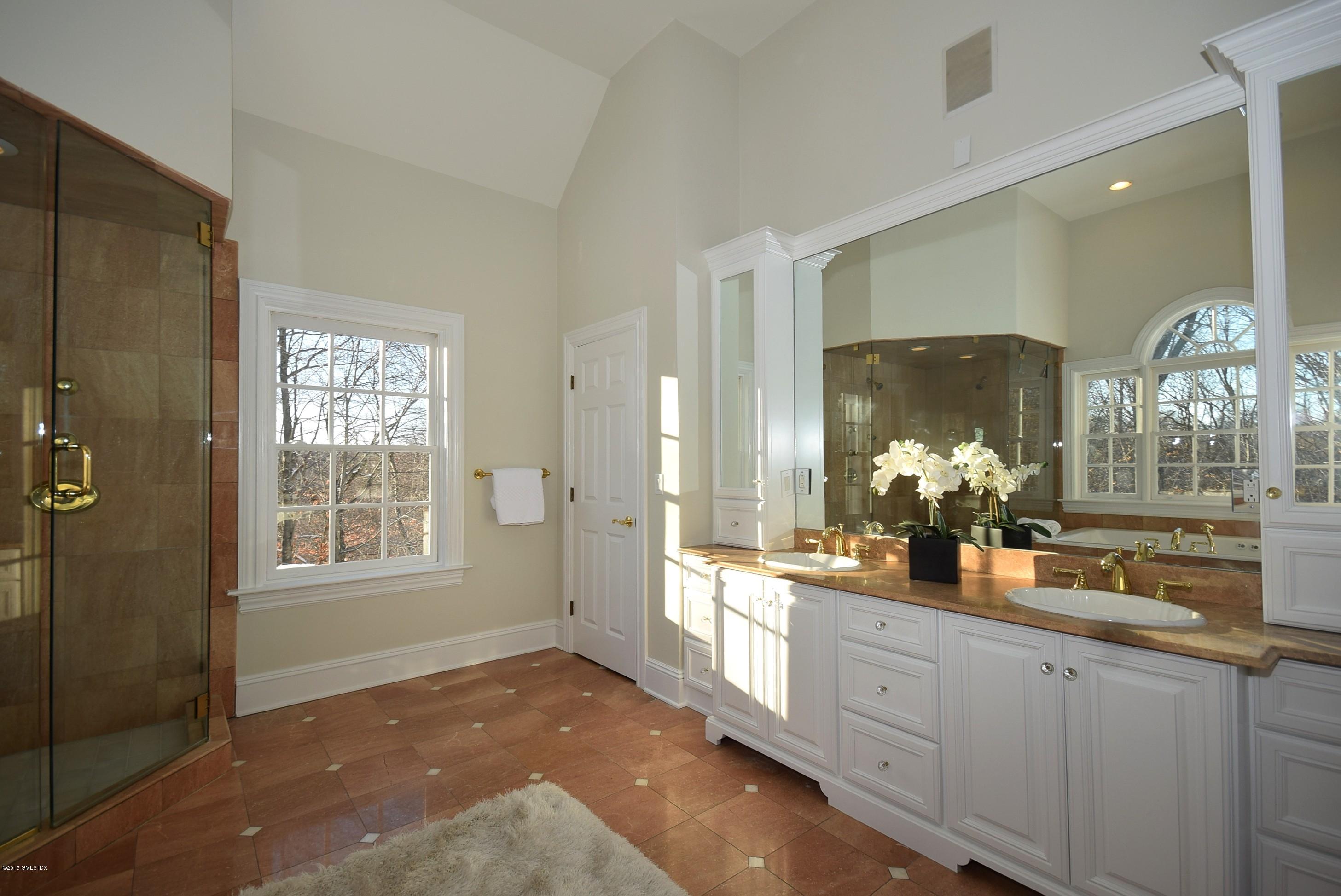 184 Lukes Wood Road New Canaan, CT 06840 - Photo 16 of 23 99073673-16