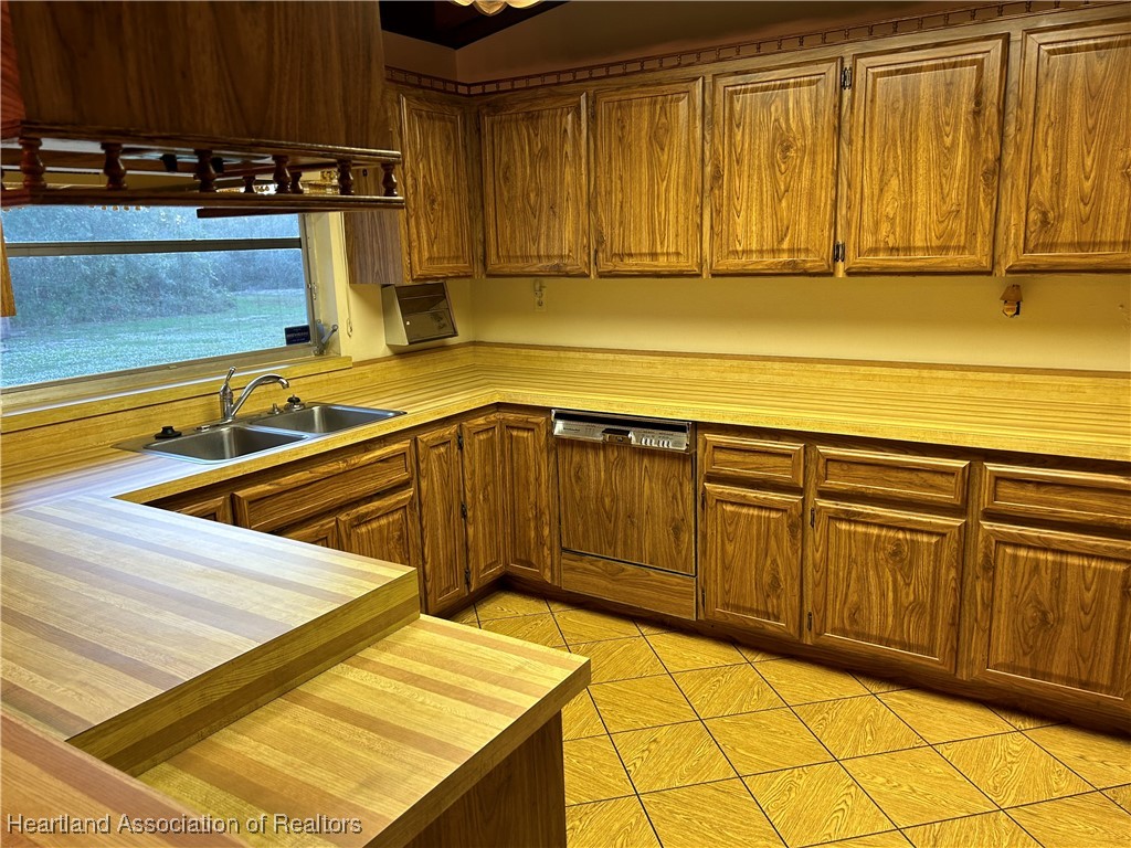 3505 Golfview Road Sebring, FL 33875 - Photo 21 of 50 a view of a kitchen with stainless steel appliances granite countertop a sink and cabinets