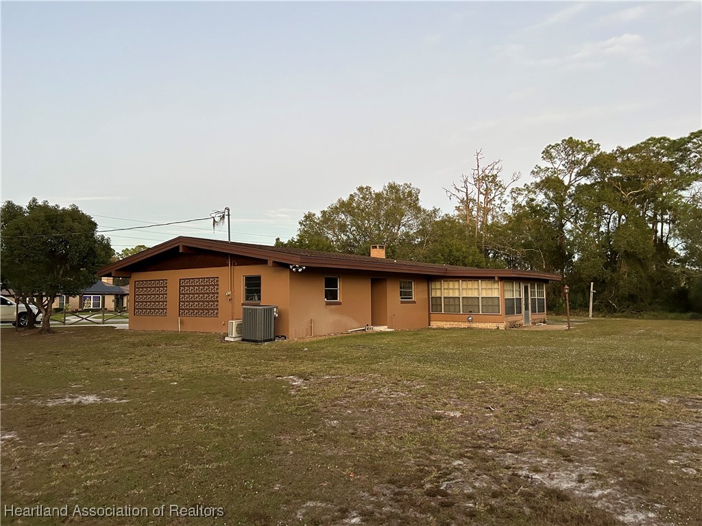 3505 Golfview Road Sebring, FL 33875 - Photo 44 of 50 a house view with a garden space