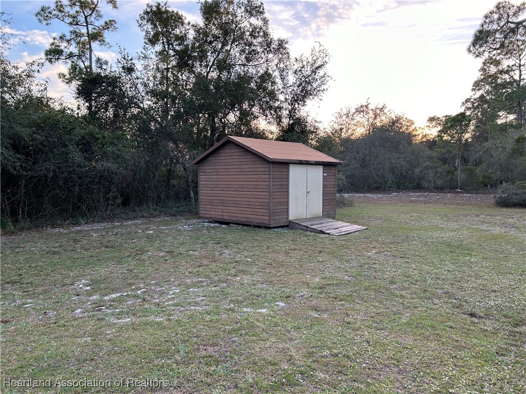 3505 Golfview Road Sebring, FL 33875 - Photo 48 of 50 a house with trees in the background
