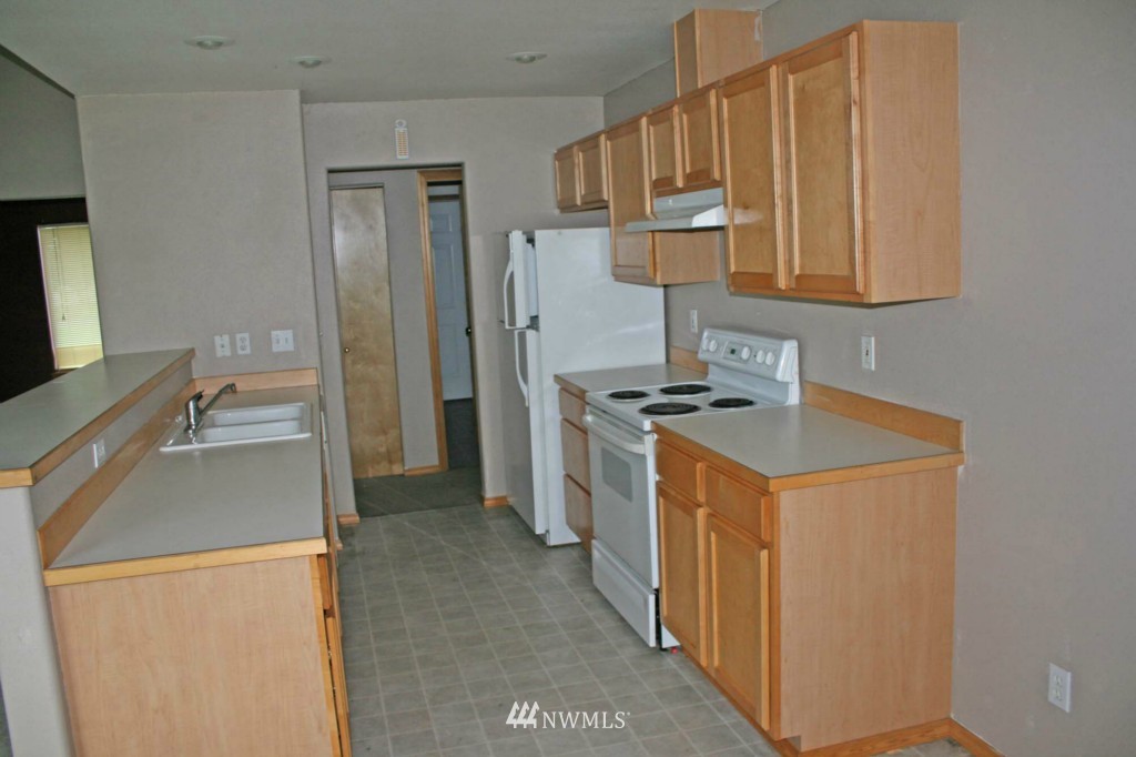 18045 Applegate Street Southwest Rochester, WA 98579 - Photo 4 of 8