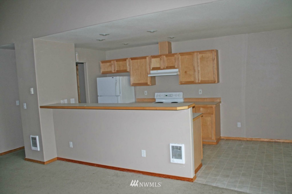 18045 Applegate Street Southwest Rochester, WA 98579 - Photo 5 of 8