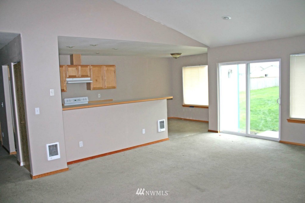 18045 Applegate Street Southwest Rochester, WA 98579 - Photo 6 of 8