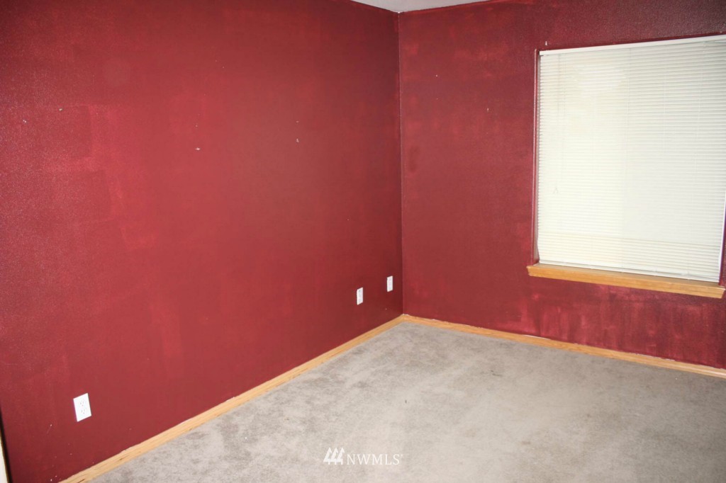18045 Applegate Street Southwest Rochester, WA 98579 - Photo 7 of 8