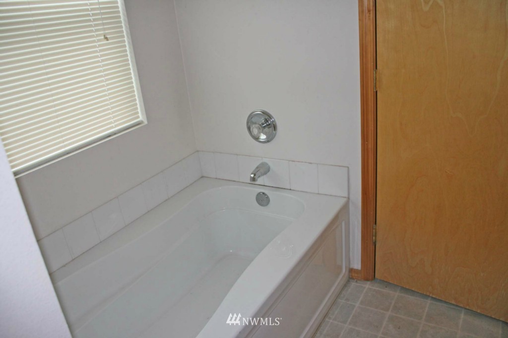 18045 Applegate Street Southwest Rochester, WA 98579 - Photo 8 of 8