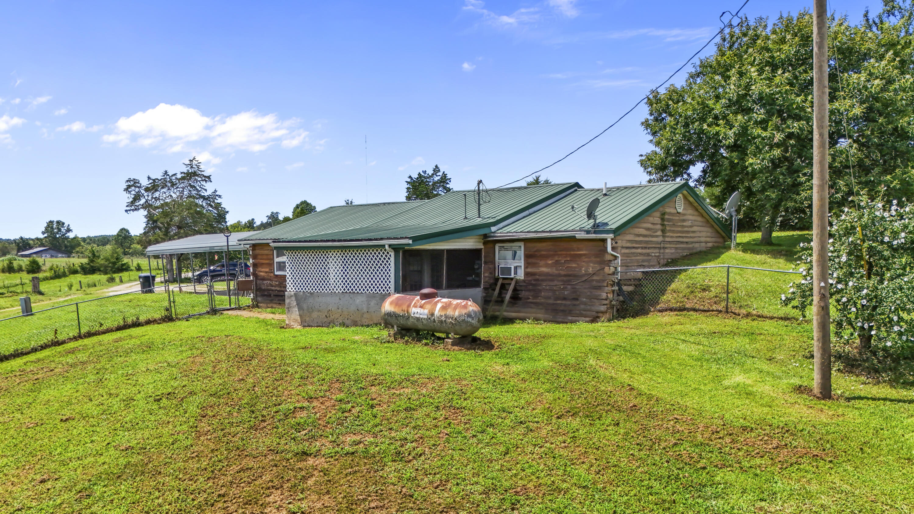 5119 Shoemaker Ridge Zoe, KY 41397 - Photo 8 of 46 DJI_20250806140104_0061_D