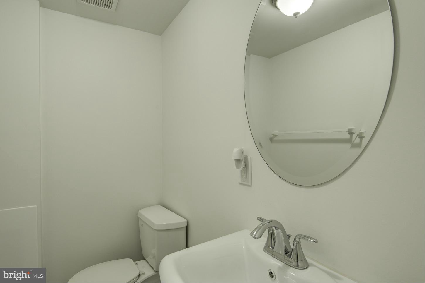 9815 Cherry Tree Lane Silver Spring, MD 20901 - Photo 17 of 21 Bath