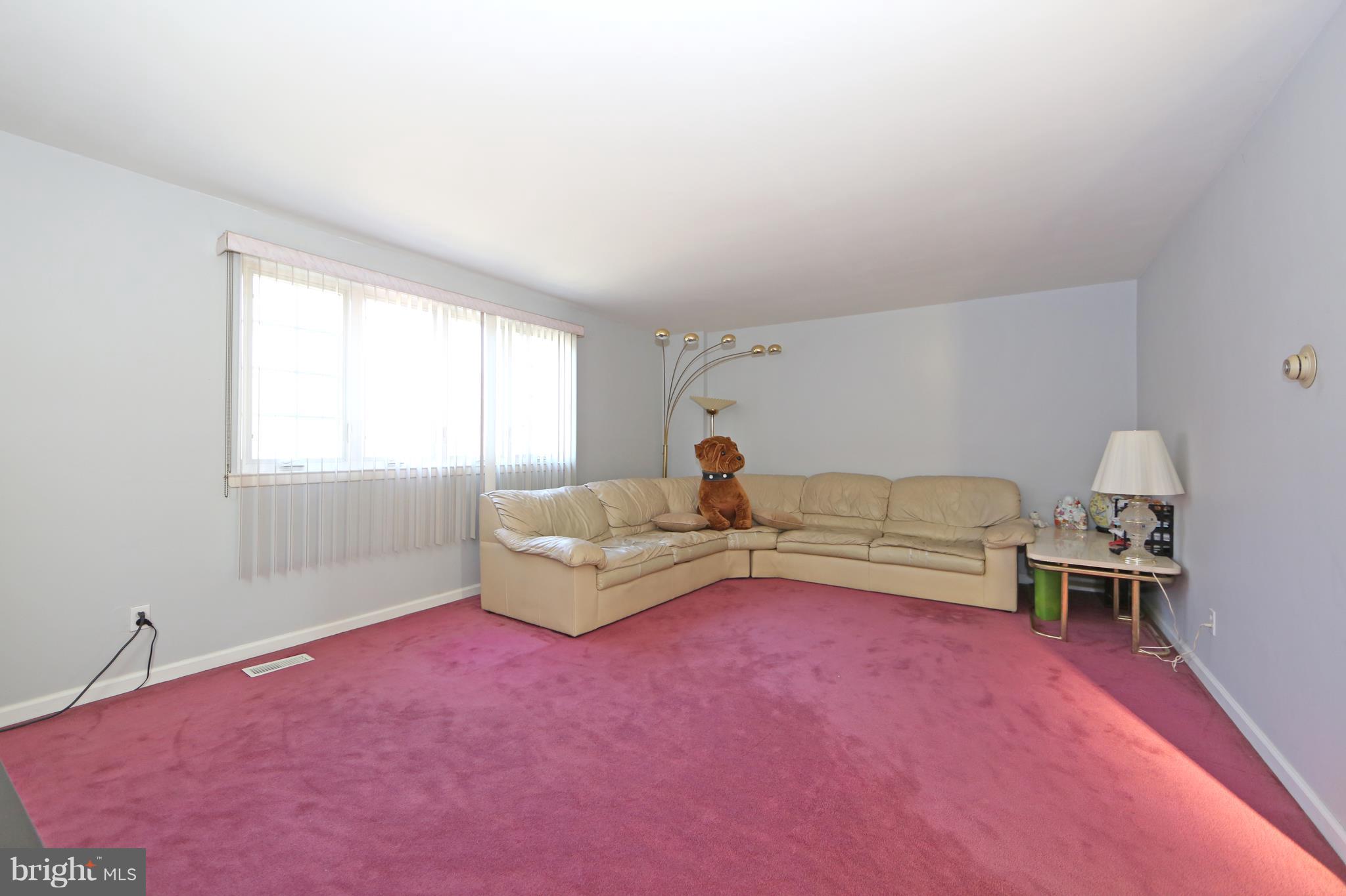 11723 Lockart Road Philadelphia, PA 19116 - Photo 3 of 31 Gallery Image 3