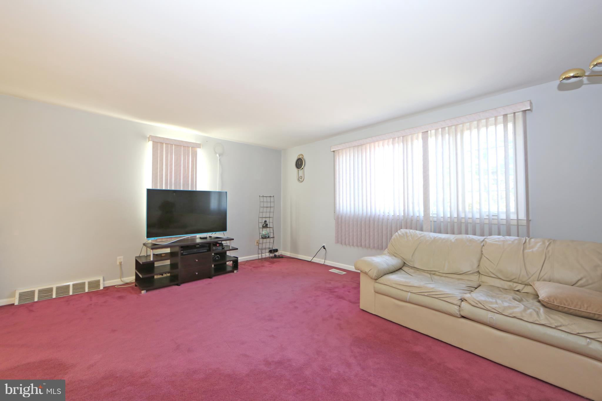 11723 Lockart Road Philadelphia, PA 19116 - Photo 5 of 31 Gallery Image 5