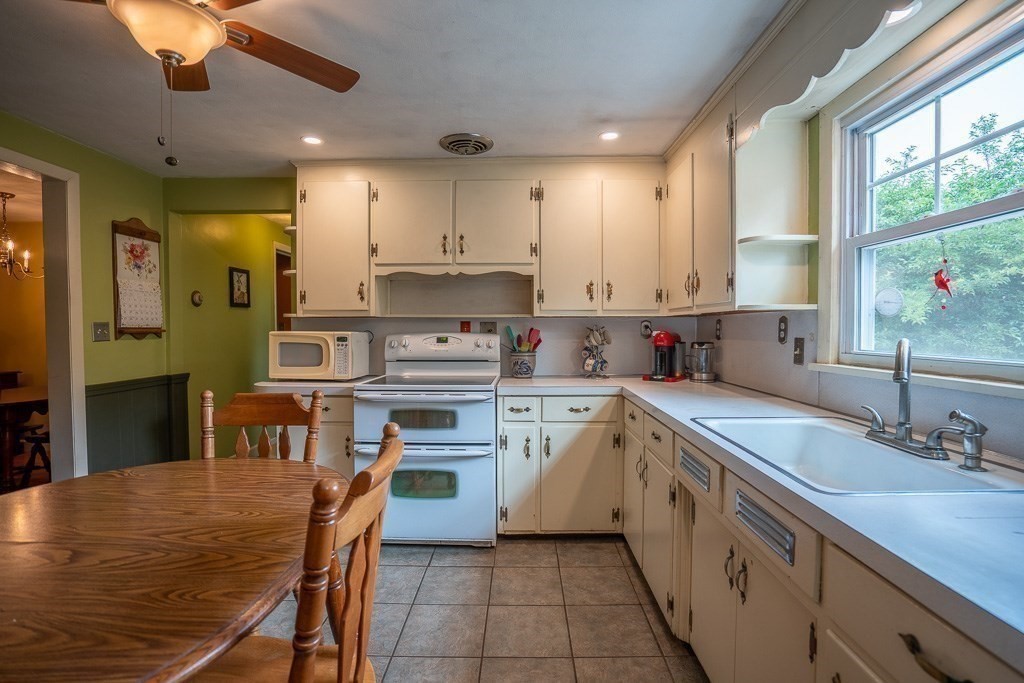62 Cooper Street West Springfield, MA 01089 - Photo 9 of 40 Gallery Image 9