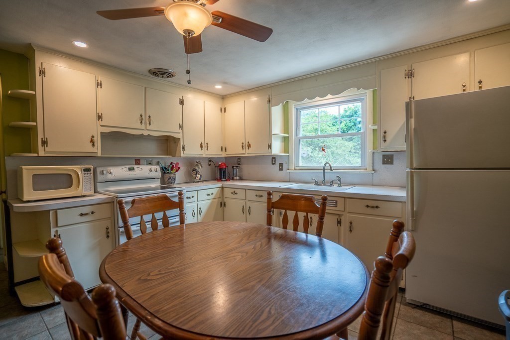 62 Cooper Street West Springfield, MA 01089 - Photo 10 of 40 Gallery Image 10