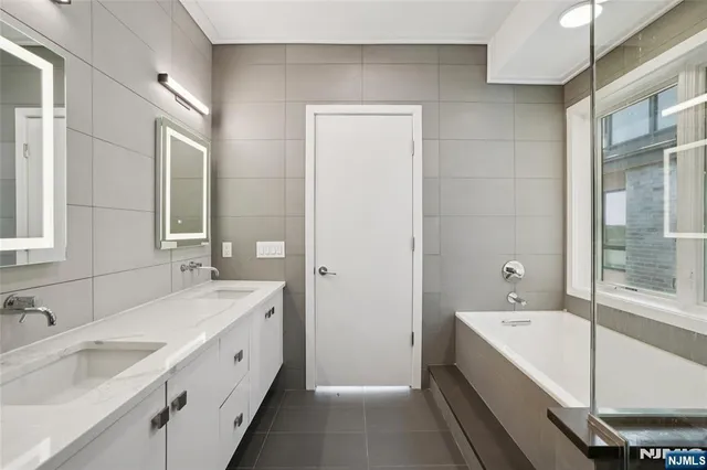 $1,699,000 | 714 Undercliff Avenue, Unit 714, Edgewater, NJ 07020