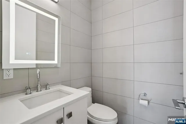 $1,699,000 | 714 Undercliff Avenue, Unit 714, Edgewater, NJ 07020