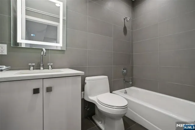 $1,699,000 | 714 Undercliff Avenue, Unit 714, Edgewater, NJ 07020