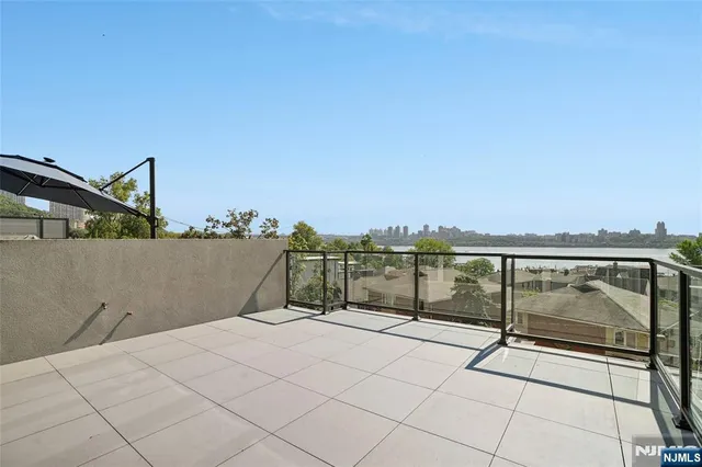 $1,699,000 | 714 Undercliff Avenue, Unit 714, Edgewater, NJ 07020