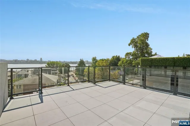 $1,699,000 | 714 Undercliff Avenue, Unit 714, Edgewater, NJ 07020