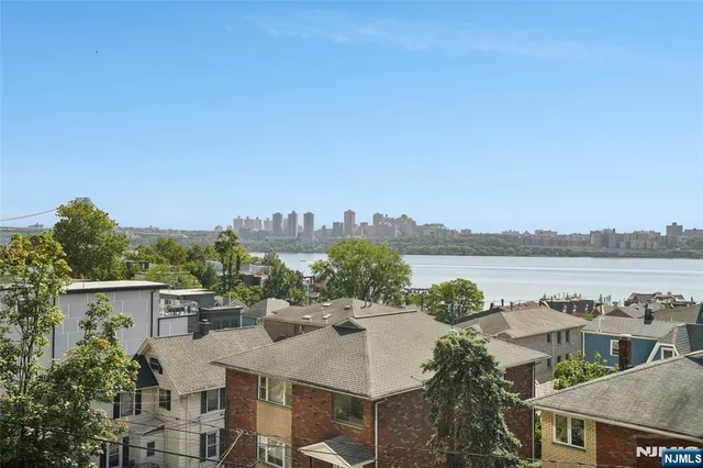 $1,699,000 | 714 Undercliff Avenue, Unit 714, Edgewater, NJ 07020