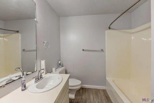 $265,000 | 306 Southdown W Boulevard, Houma, LA 70360