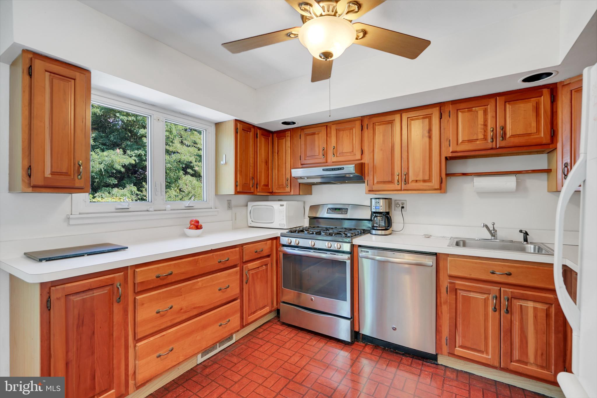 15 Bittersweet Road Trenton, NJ 08638 - Photo 11 of 36 Gallery Image 11