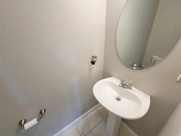 $2,200 | 15607 Tarpon Springs Court, Houston, TX 77095