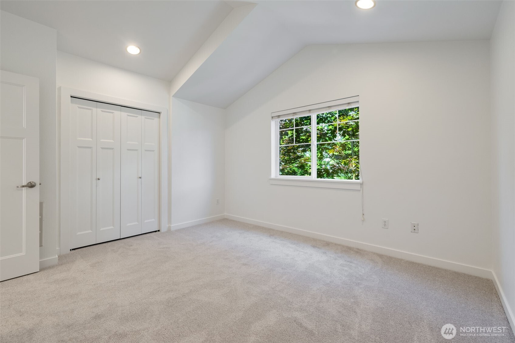 935 North 97th Street, Unit B Seattle, WA 98103 - Photo 27 of 37
