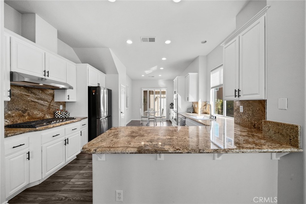 28251 Infinity Circle Saugus, CA 91390 - Photo 16 of 63 Gallery Image 16