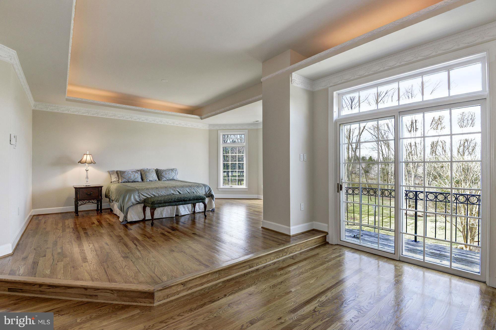 11112 Potomac View Drive Potomac, MD 20854 - Photo 14 of 30 a living room with furniture and a table