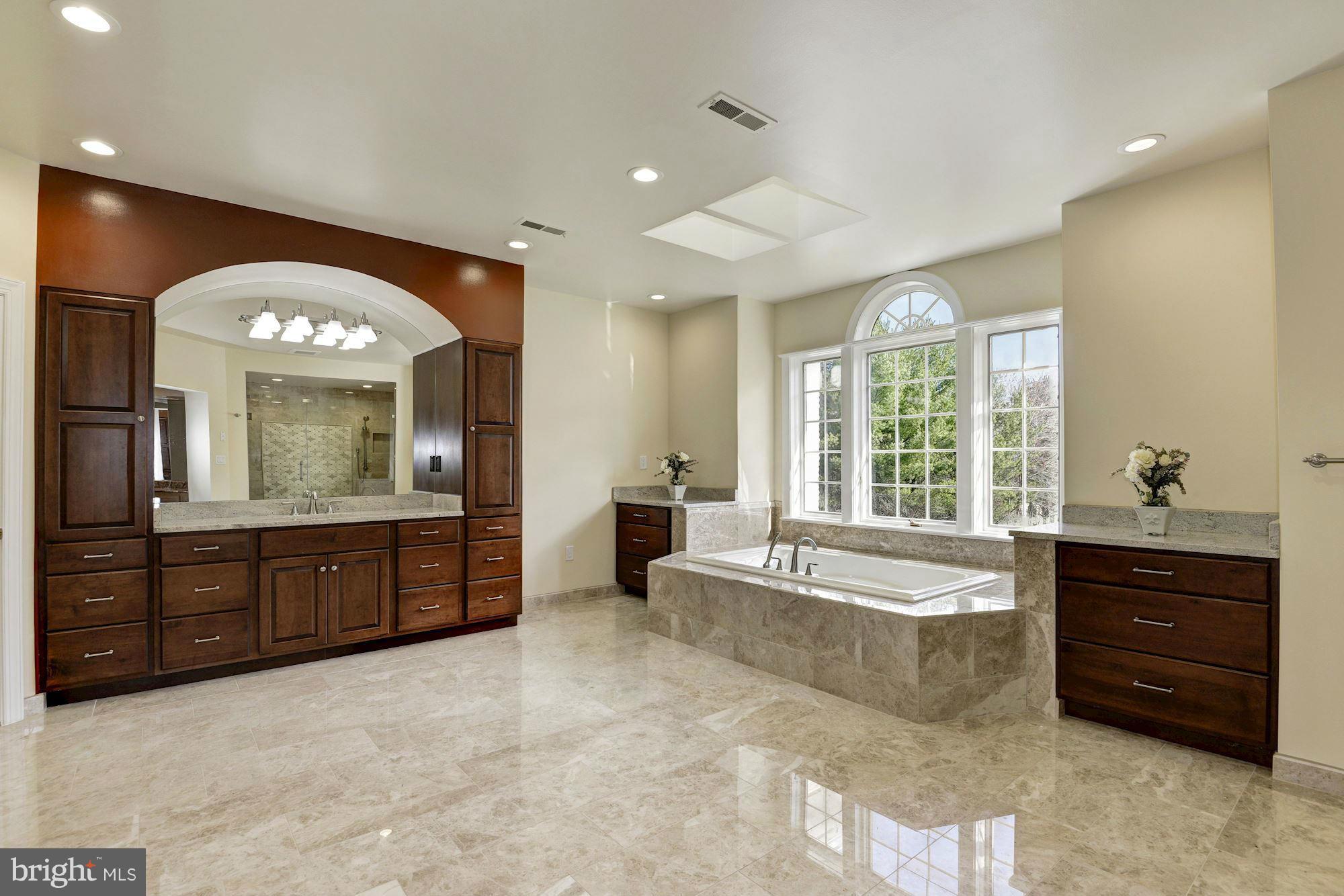 11112 Potomac View Drive Potomac, MD 20854 - Photo 16 of 30 a large spacious bathroom with a large tub and sink