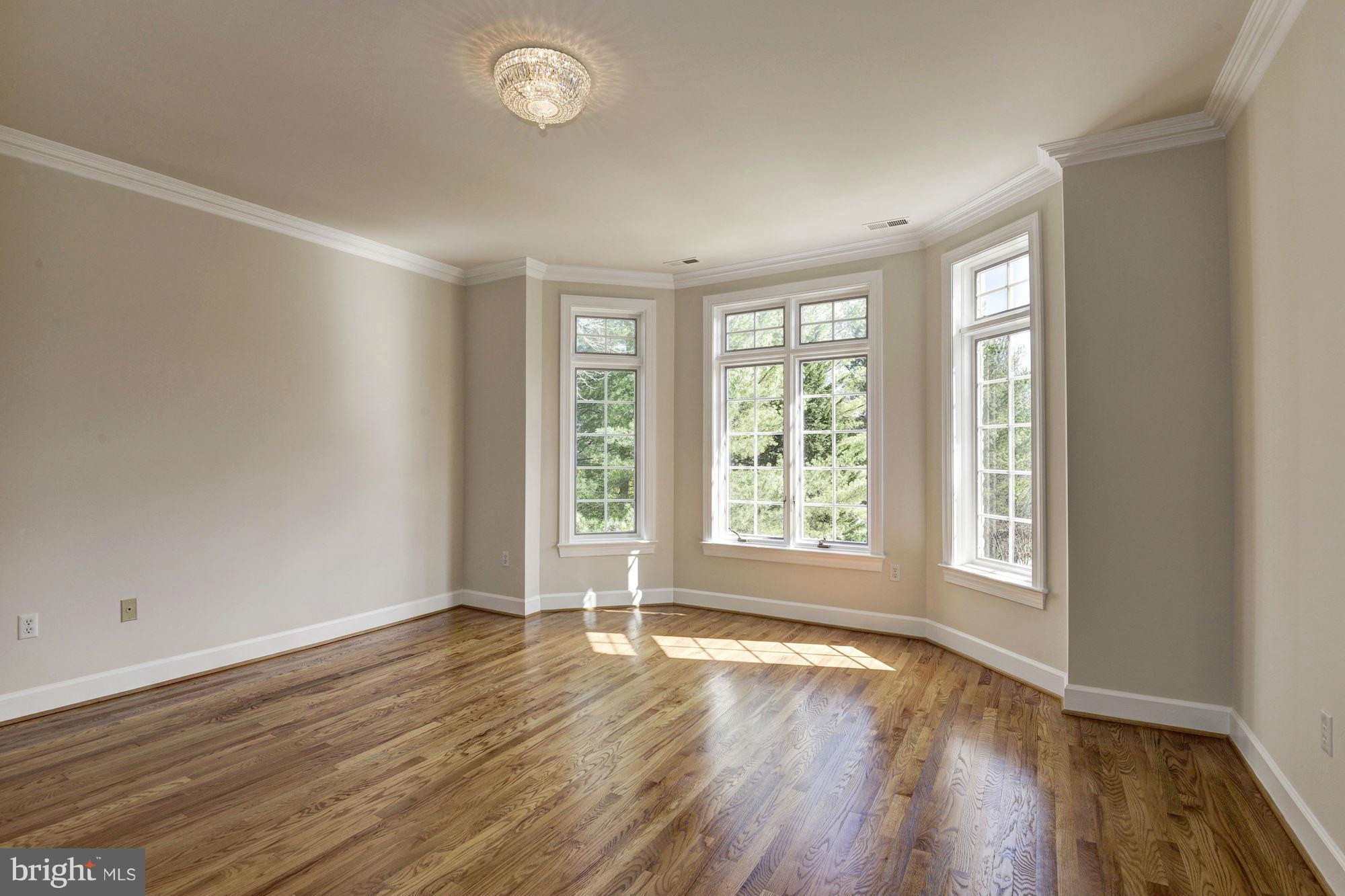 11112 Potomac View Drive Potomac, MD 20854 - Photo 23 of 30 an empty room with wooden floor and windows