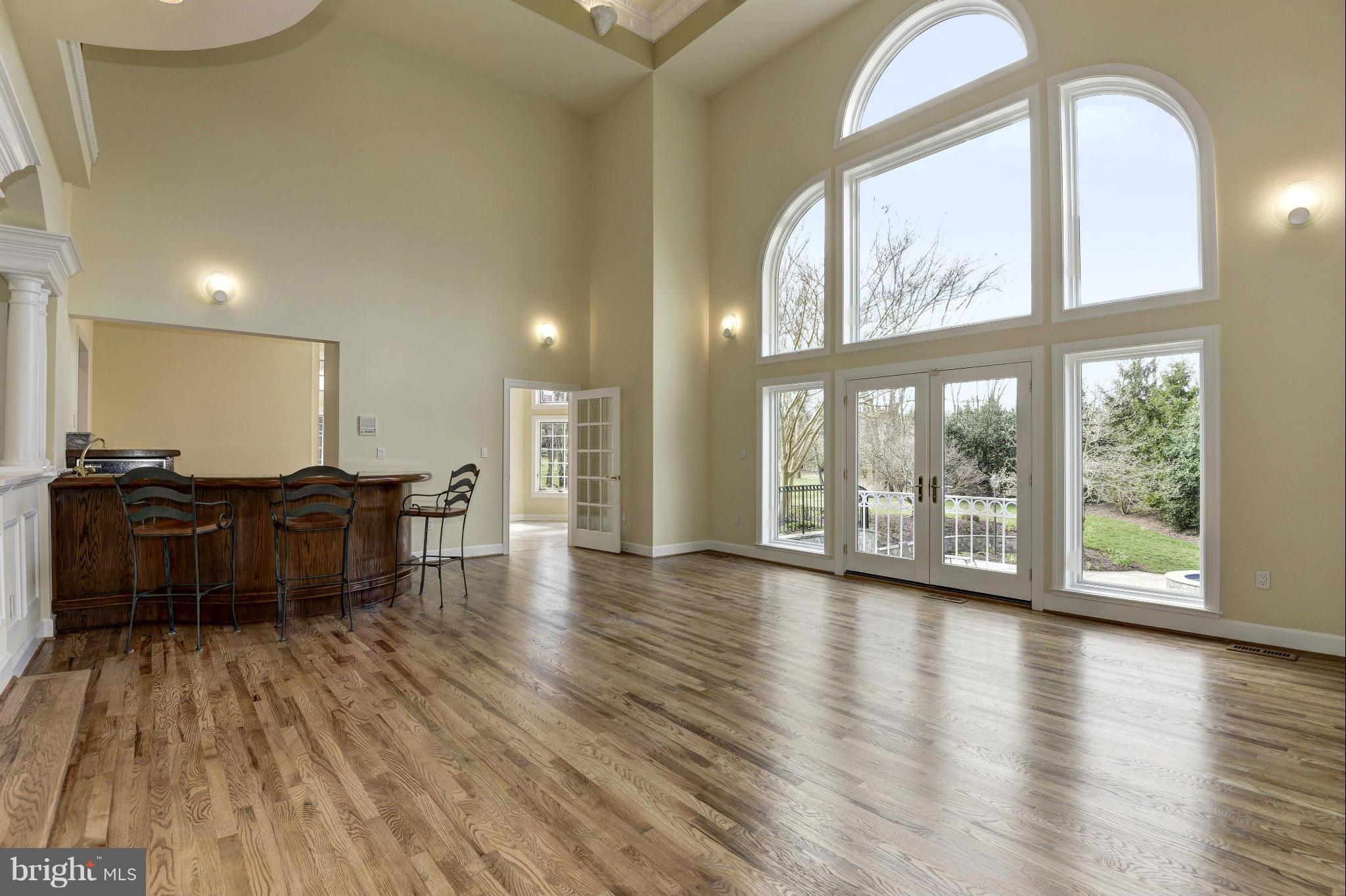 11112 Potomac View Drive Potomac, MD 20854 - Photo 6 of 30 a living room with furniture and a wooden floor