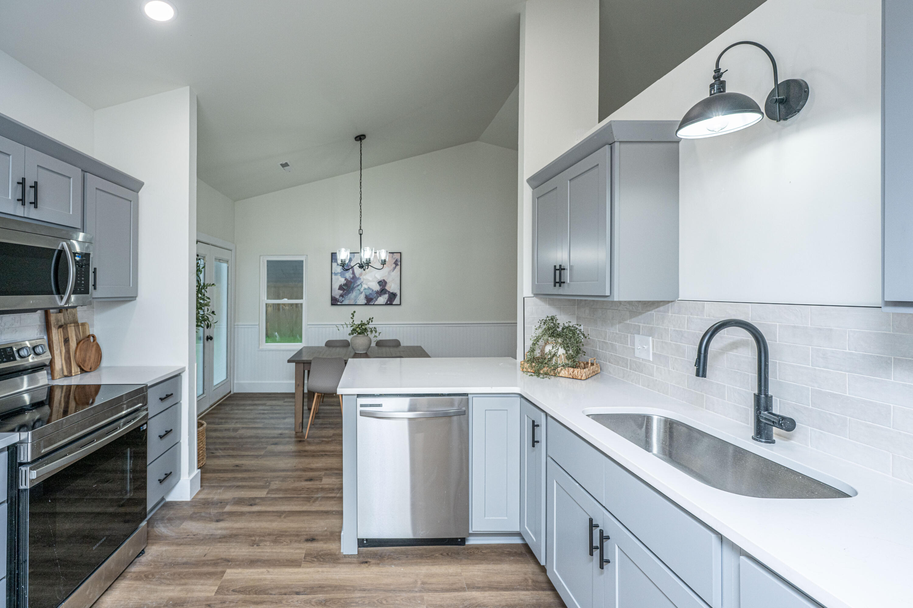 105 Glebe Road Summerville, SC 29485 - Photo 13 of 37 105GlebeRd018
