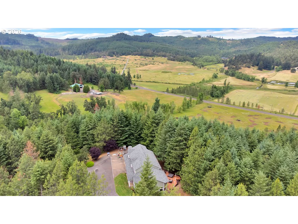 30898 Camas Swale Road Creswell, OR 97426 - Photo 3 of 48