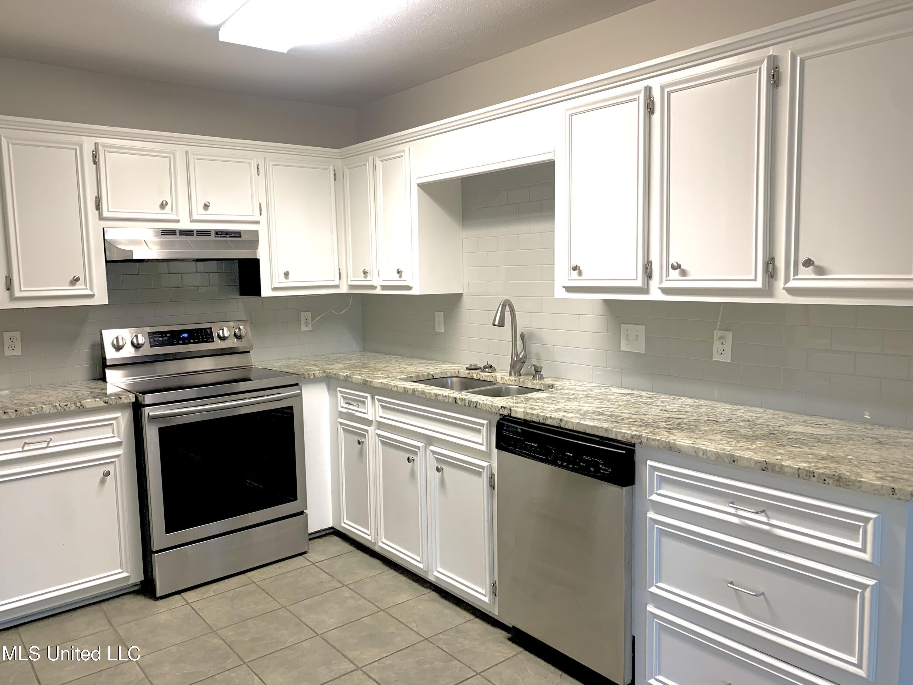 709 Baytree Drive Flowood, MS 39232 - Photo 4 of 23 IMG_9346