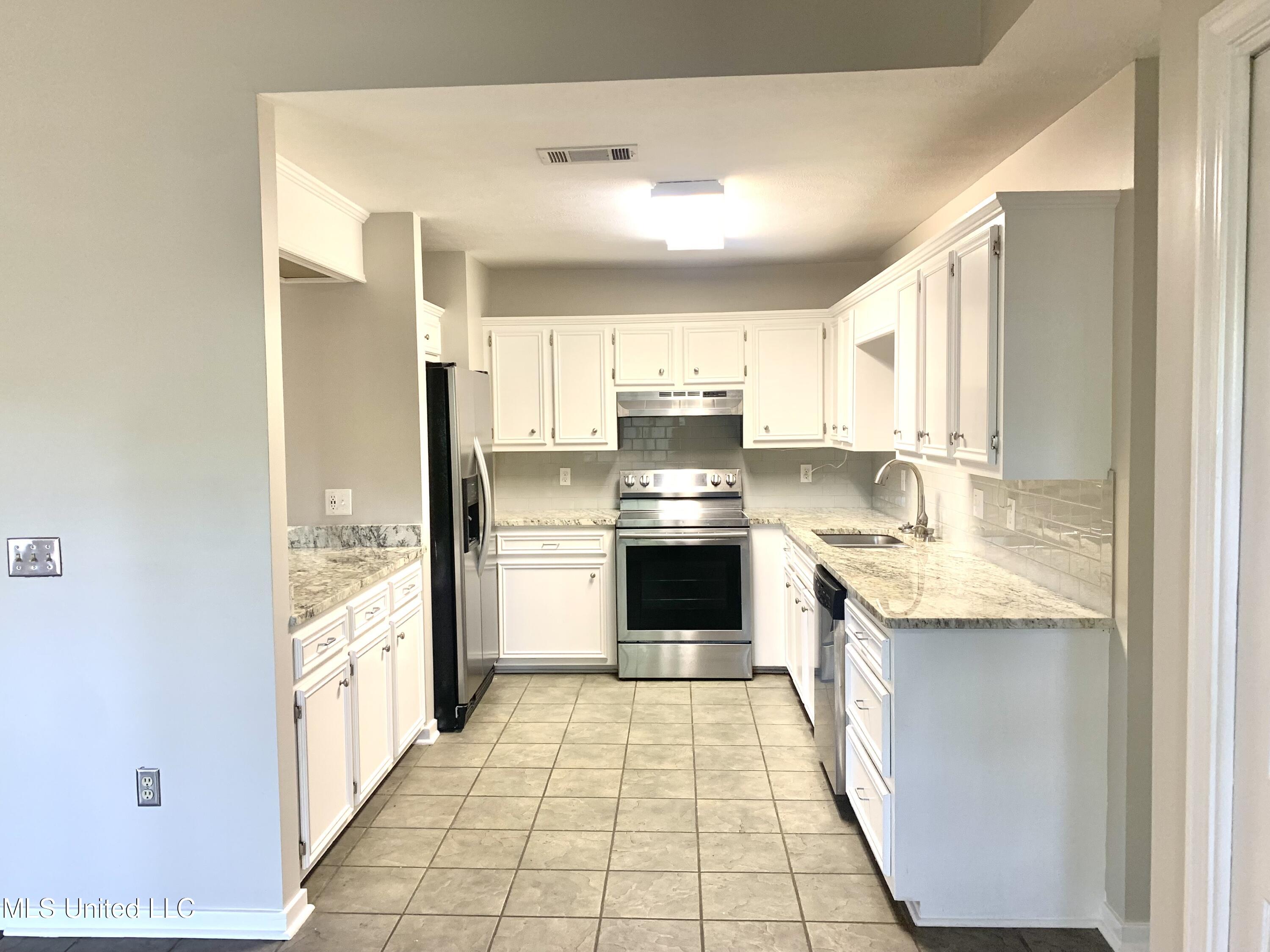 709 Baytree Drive Flowood, MS 39232 - Photo 5 of 23 IMG_9345